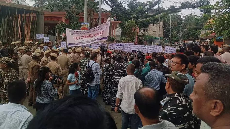 Assam :  मानसून के दौरान बार-बार आने वाली बाढ़ के खिलाफ गुवाहाटी के 300 निवासियों ने किया विरोध प्रदर्शन