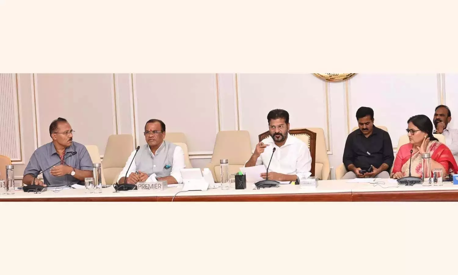 सीएम रेवंत रेड्डी ने Telangana में राजमार्ग परियोजनाओं की समीक्षा की
