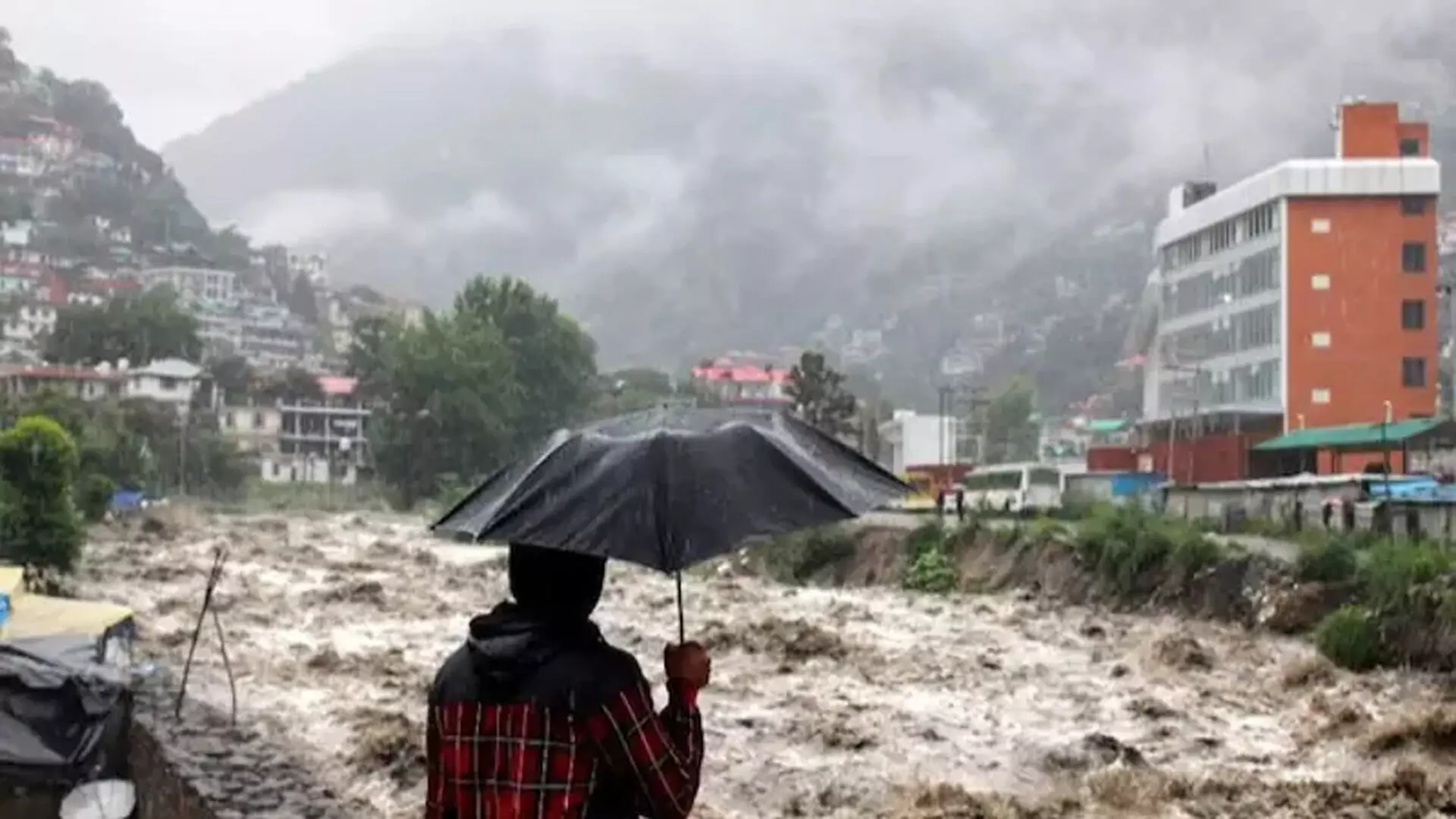 Himachal Pradesh: कई हिस्सों में बारिश, 28 सड़कें बंद