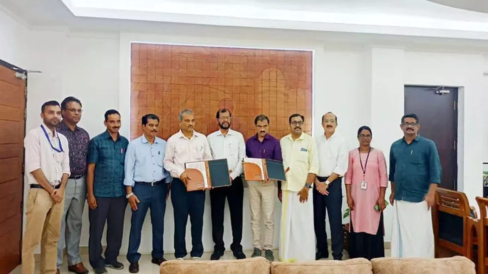 NIIMH Hyderabad: आयुर्वेदिक पांडुलिपियों के संरक्षण और डिजिटलीकरण के विश्वविद्यालय के साथ समझौता हस्ताक्षर किए
