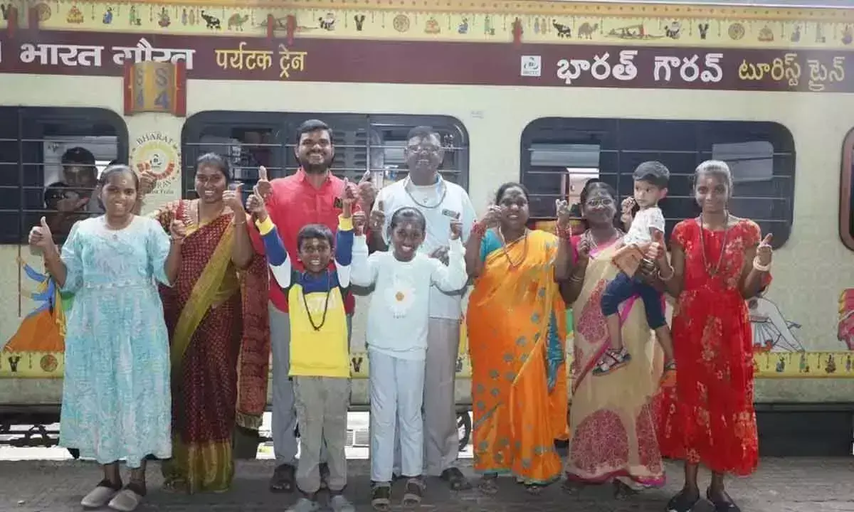 Bharat गौरव यात्रा ट्रेन सिकंदराबाद रेलवे स्टेशन से रवाना हुई