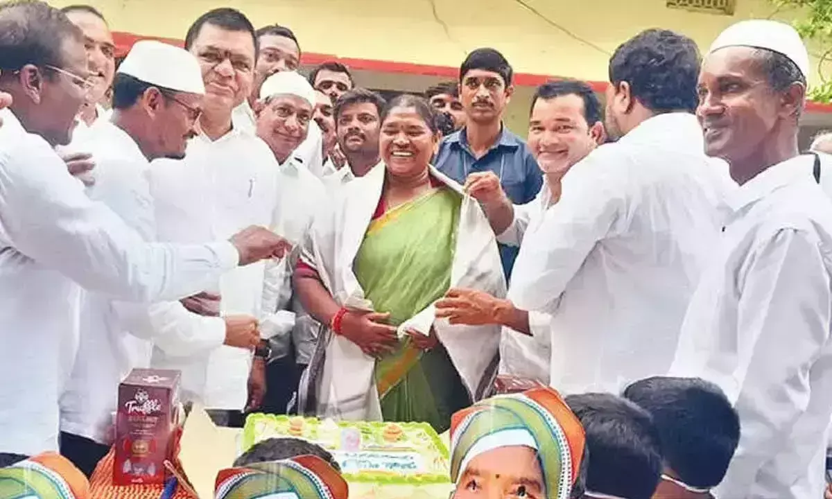 Minister सीथक्का का जन्मदिन मनाया गया