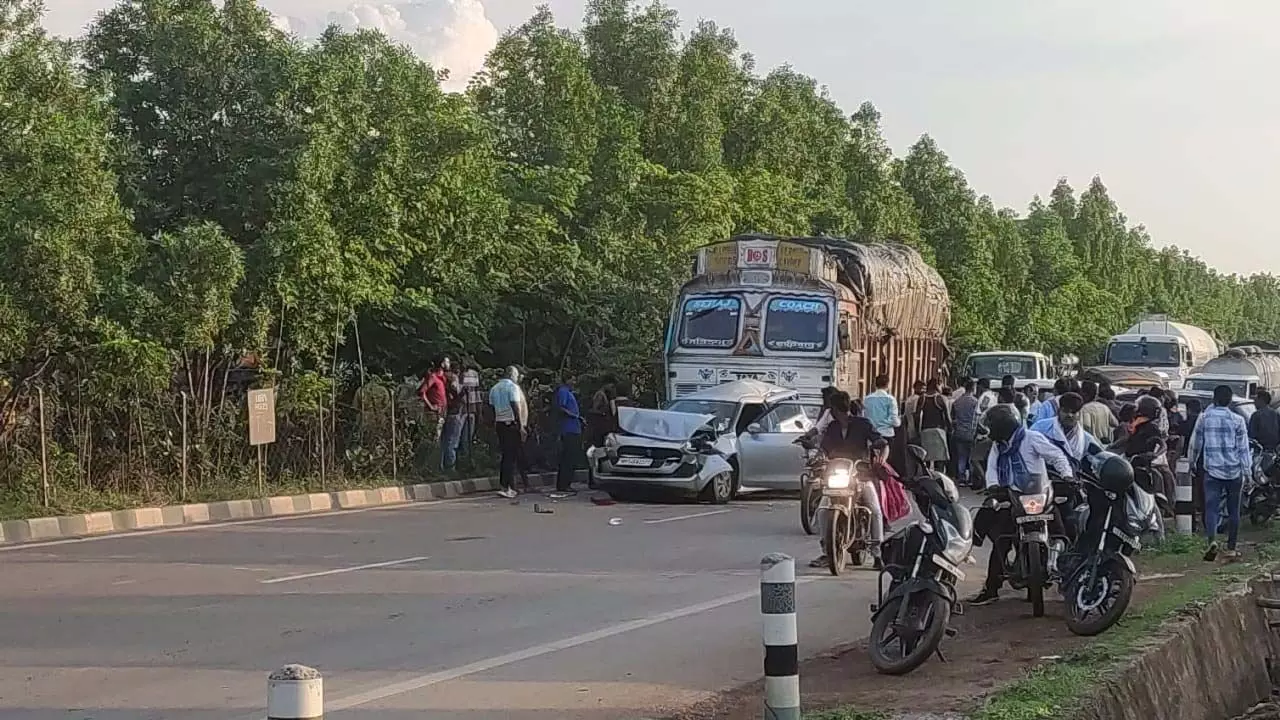 Raipur Accident Breaking: एक ट्रक और 3 कारों में हुई टक्कर, कई लोग घायल