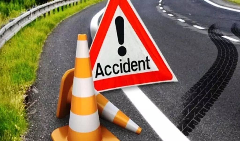 Accident: दर्दनाक सड़क हादसा में बाइक सवार महिला की मौके पर मौत