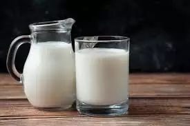 Health Care: तनाव मुक्त रहने के लिए रोजाना दूध के साथ खाएं ये चीज