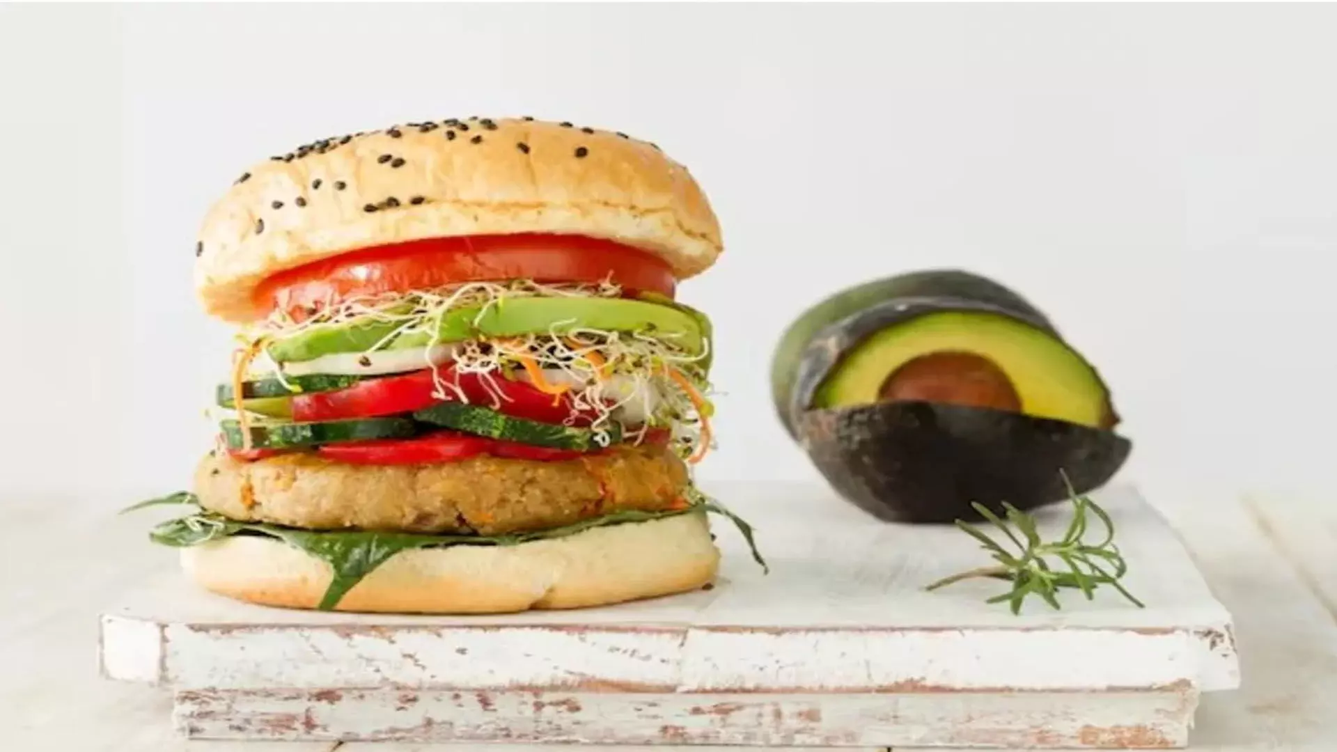 Lifestyle: इन बर्गर आइडियाज़ के साथ वेजी बर्गर को मज़ेदार बनाएं