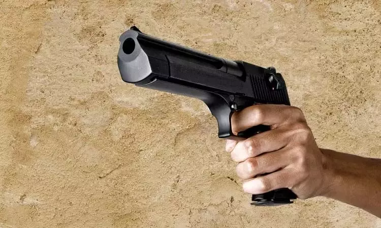 Uttar Pradesh:  भाई को गोली मार , तमंचा लहराते पहुंचा पुलिस चौकी