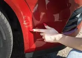 Car scratches: गाड़ी पर लगे स्क्रैच को मिनटों में ठीक कर देंगे ये घरेलू नुस्खे