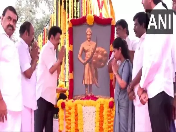 Tamil CM ने स्वतंत्रता सेनानी मावीरन अलगुमुथु कोने को उनकी जयंती पर श्रद्धांजलि दी