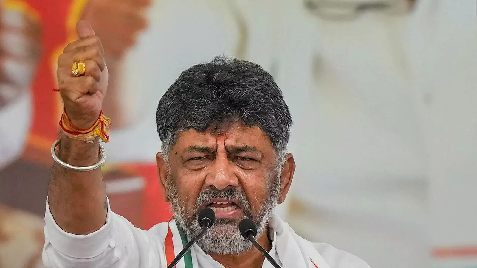 DK Shivakumar: प्रवर्तन निदेशालय की छापेमारी को अनुचित बताया