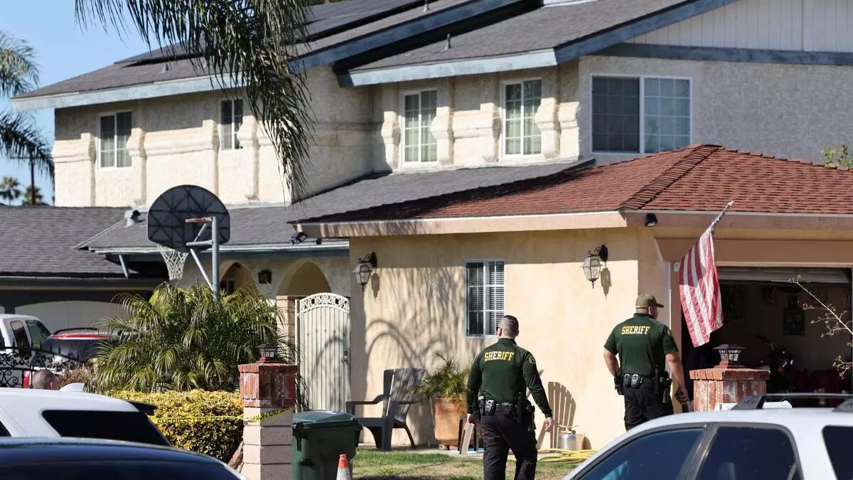 Murder: दिनदहाड़े घर में घुसकर तीन लोगों की हत्या