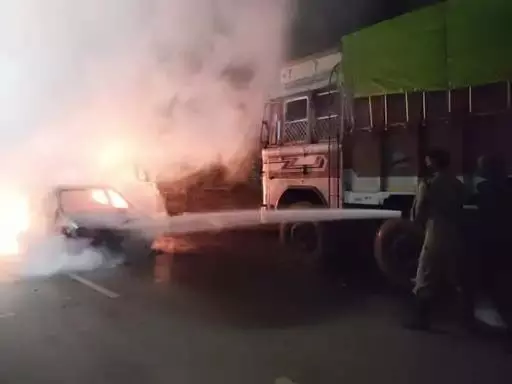 CG Accident: चलती कार में लगी भीषण आग, मचा हड़कंप