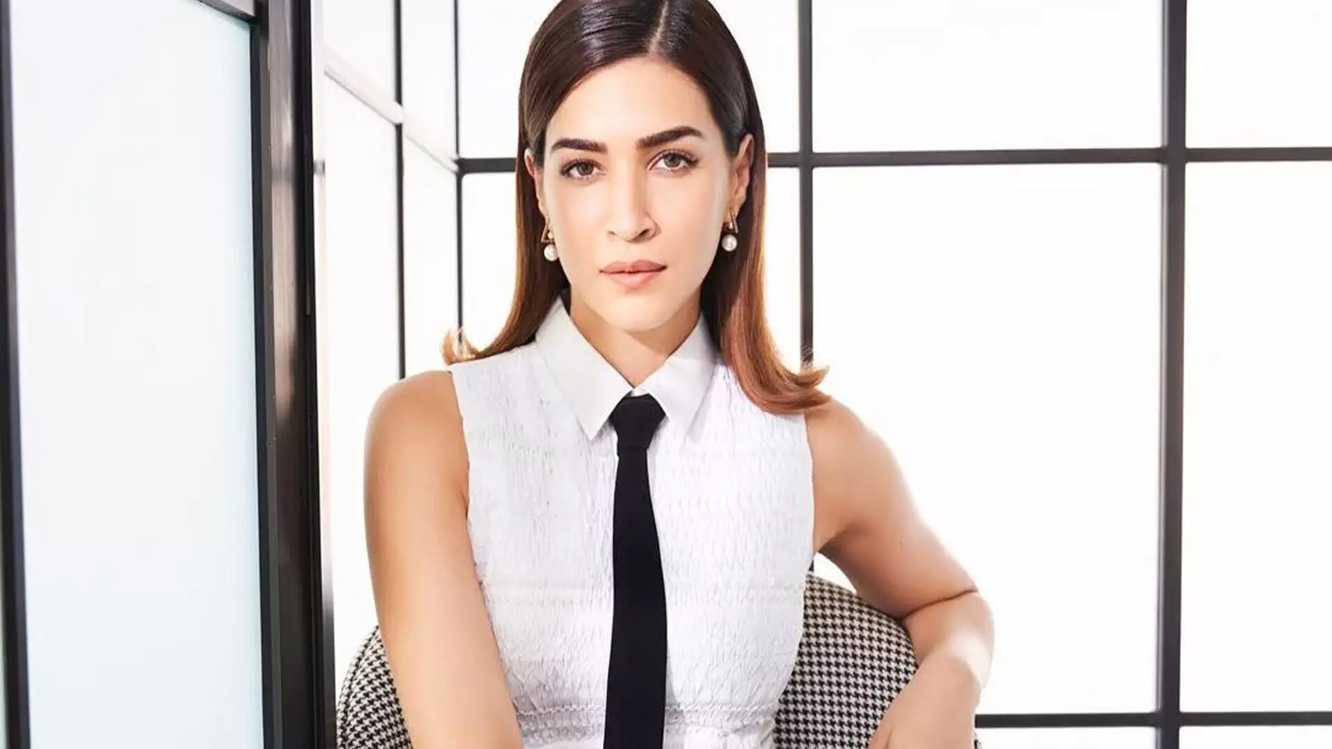 Kriti Sanon ने अलीबाग में 2 करोड़ की जमीन खरीदी