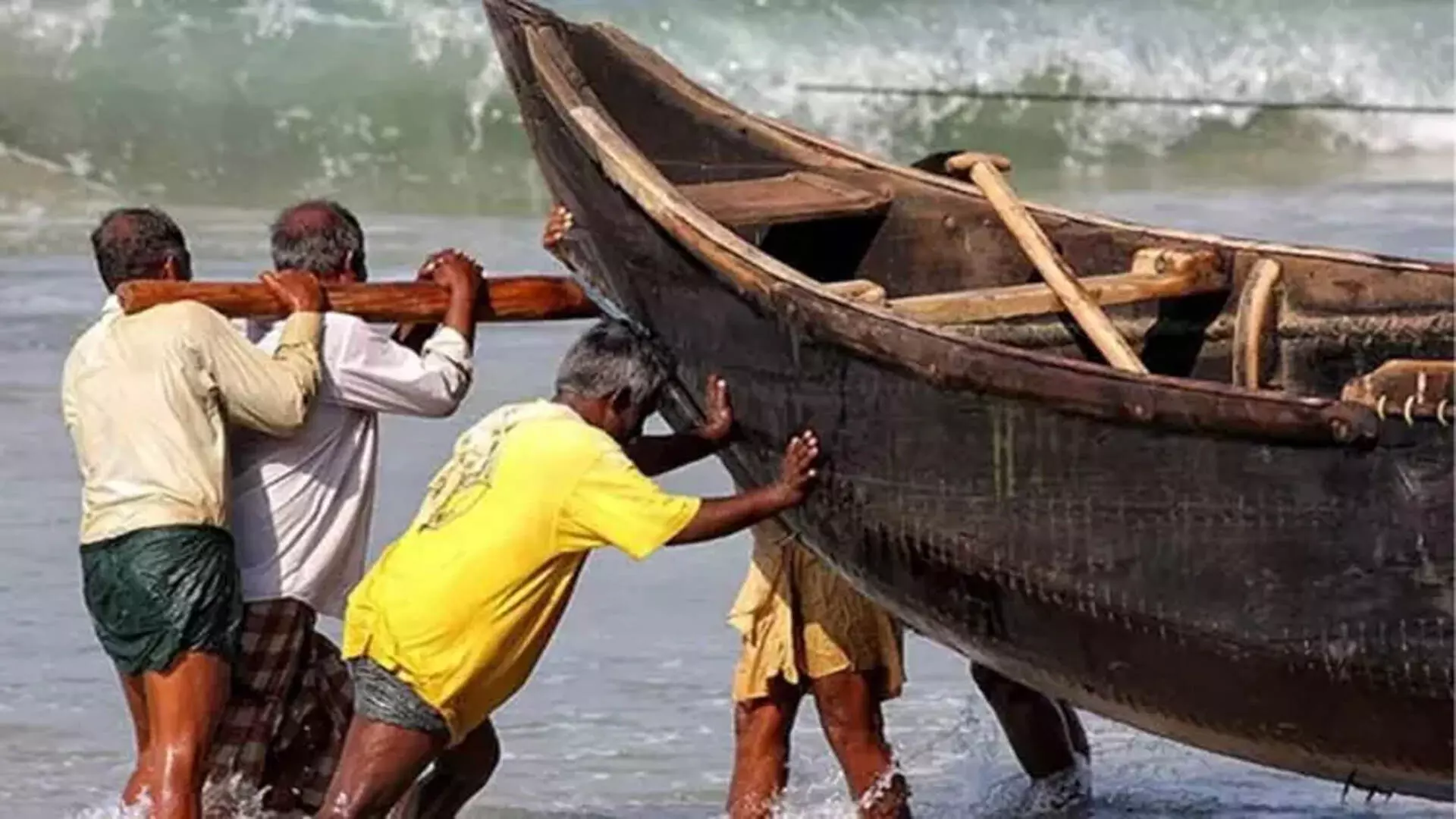 Sri Lankan Navy ने तमिलनाडु के 13 मछुआरों को गिरफ्तार किया, मोटरबोट जब्त