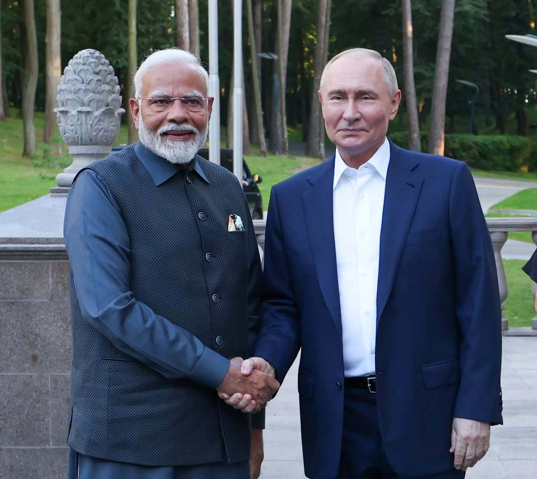 रूस और भारत की दोस्ती से घबराया रहता है चीन, अमेरिका की खास नजर