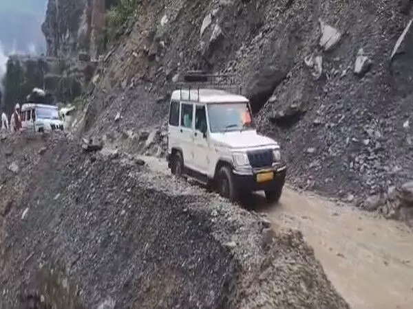 Uttarakhand: बद्रीनाथ राष्ट्रीय राजमार्ग भनेरपानी के पास यातायात के लिए खोला गया