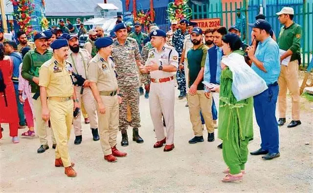 अमरनाथ यात्रियों की सुरक्षा सुनिश्चित करें: Kashmir IG ने अधिकारियों से कहा