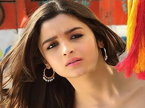 Alia Bhatt ने हम्प्टी शर्मा की दुल्हनिया के 10 साल पूरे होने का जश्न मनाया