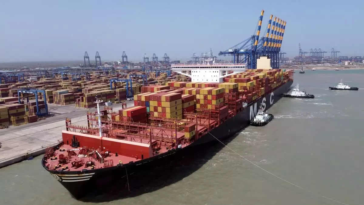 KERALA : पहला चीनी कंटेनर जहाज विझिनजाम बंदरगाह पहुंचा