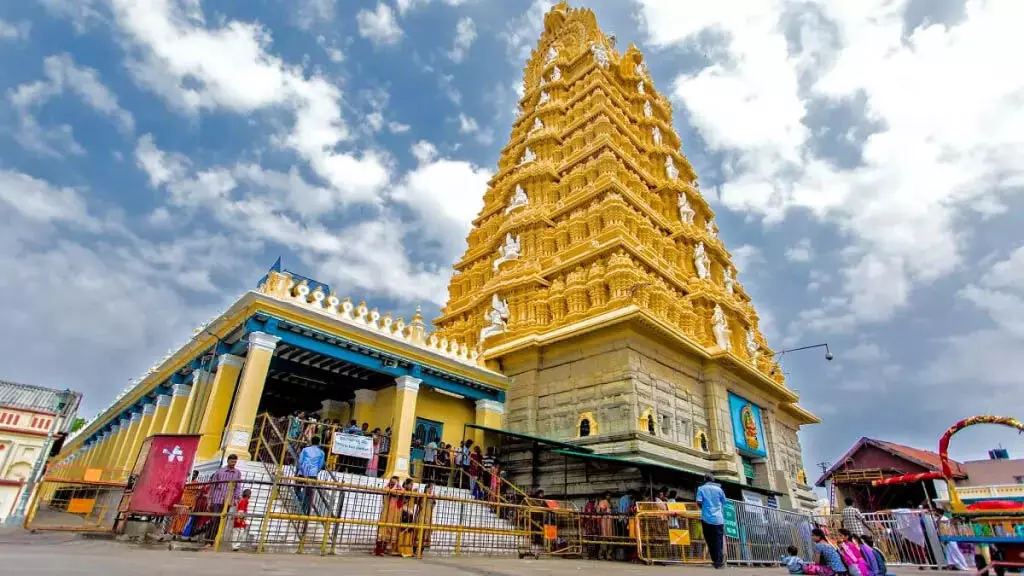 Mysore: जिला प्रशासन द्वारा देवी चामुंडा के भक्तों की सुविधा के इंतजाम