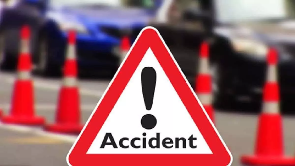 Accident: सड़क हादसे में दो भाइयों समेत चार सदस्यों की मौत