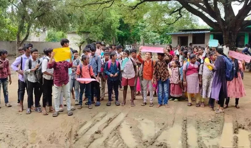 Kothagudem: 135 छात्रों पर दो शिक्षक,अभिभावकों का विरोध