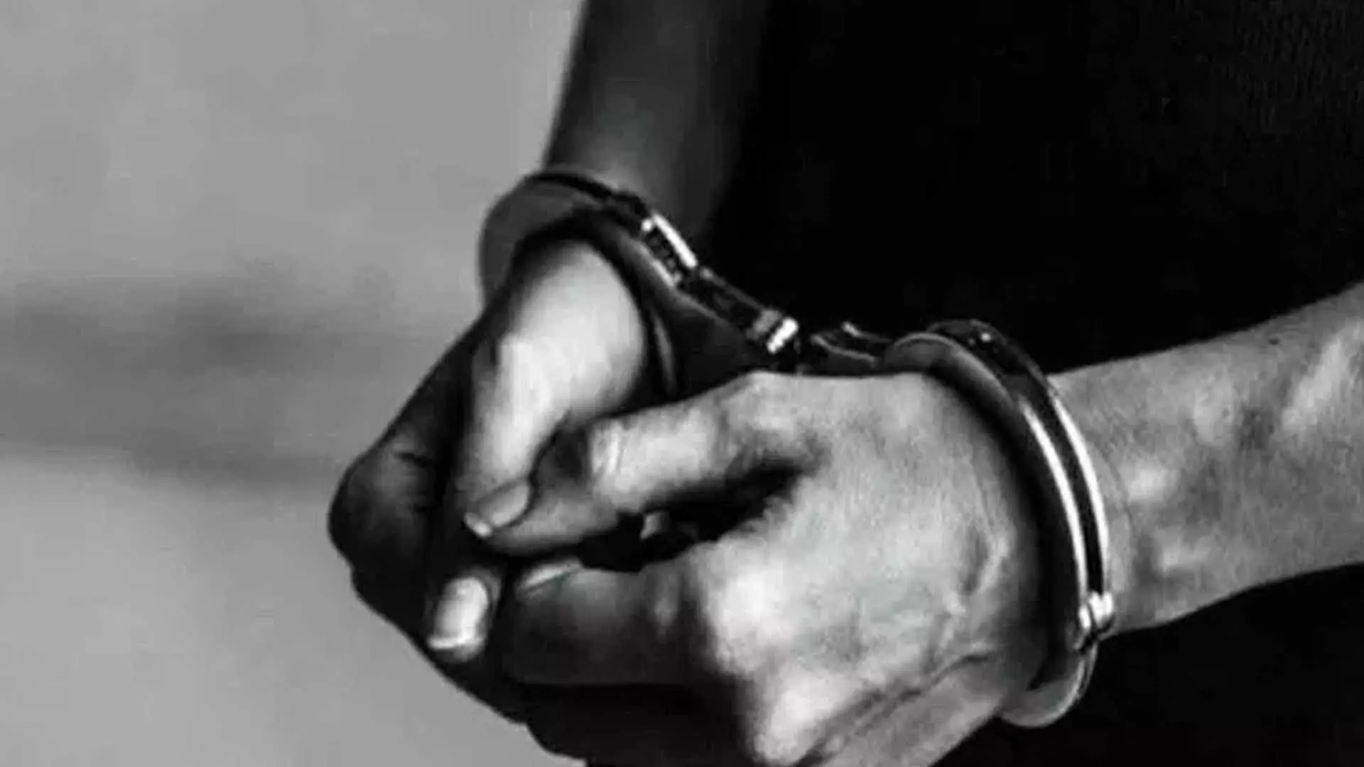 Narsingi पुलिस ने पूर्व आईएएस अधिकारी के घर चोरी करने वाले व्यक्ति को गिरफ्तार