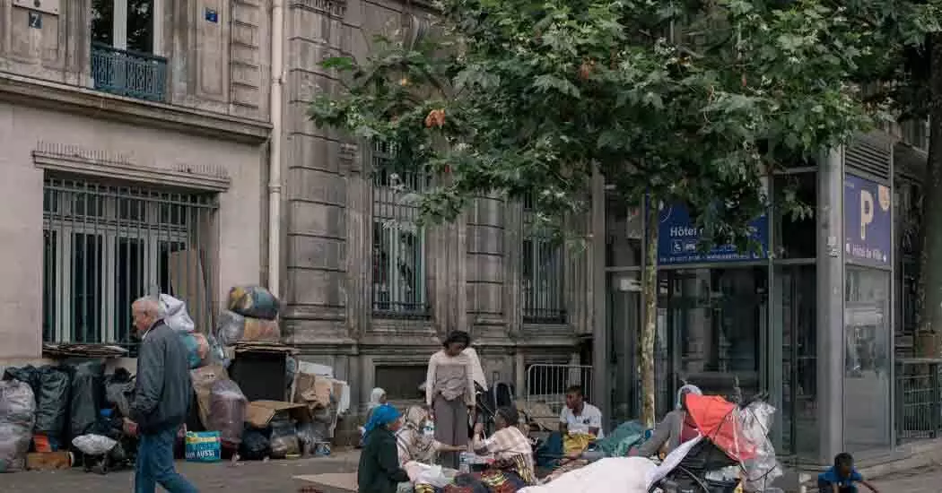 Paris Olympics से पहले फ्रांस ने हजारों बेघर आप्रवासियों को निकाला