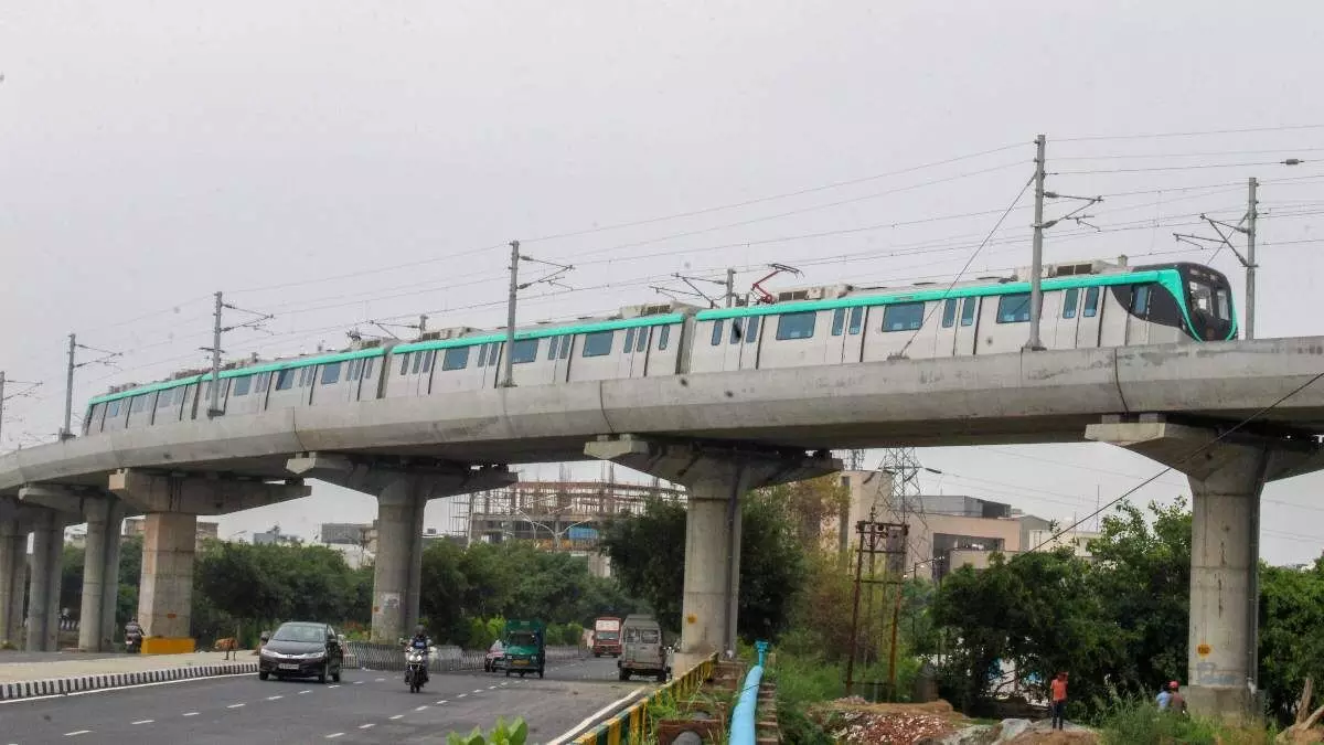 Noida: ग्रेटर नॉएडा में जाम कम करने के लिए मेट्रो का संचालन की मांग