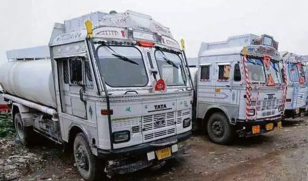 Punjab : बठिंडा रिफाइनरी के ट्रक चालकों पर फिर से ‘गुंडा टैक्स’ का साया