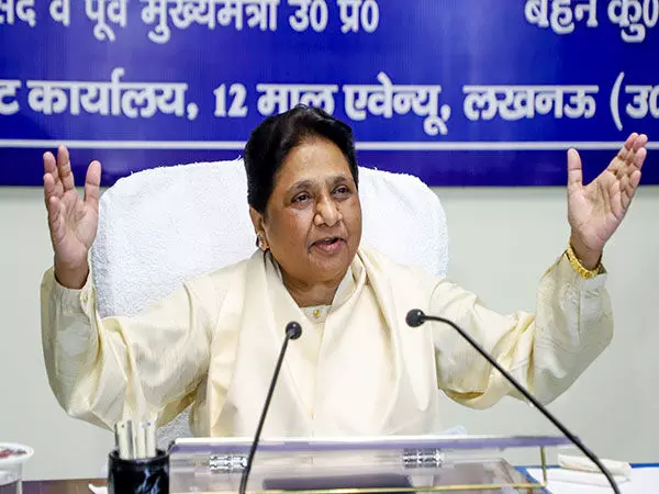 Mayawati ने पाठ्यक्रम में मनुस्मृति को शामिल करने के प्रस्ताव को खारिज किया
