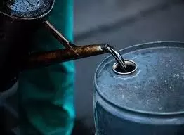 New Delhi: अंतरराष्‍ट्रीय बाजार में कच्‍चा तेल 86 डॉलर प्रति बैरल के करीब पहुंचा