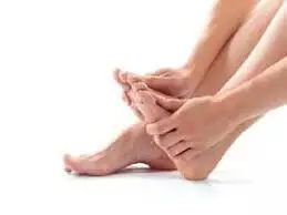 Life Style : पैरों में ये लक्षण थायरॉयड ग्रंथि के बढ़ने का संकेत करते
