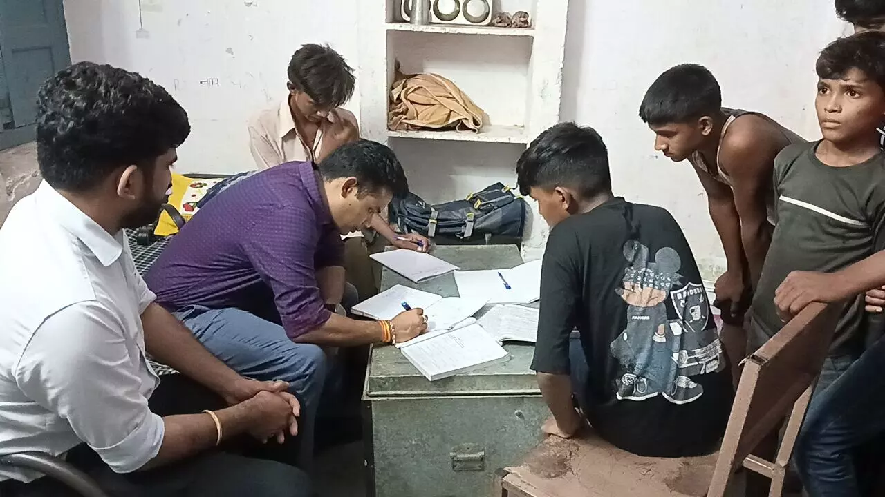 Chittorgarh : जिला कलेक्टर ने किया जनजाति आश्रम छात्रावास, मुंझवा का औचक निरीक्षण