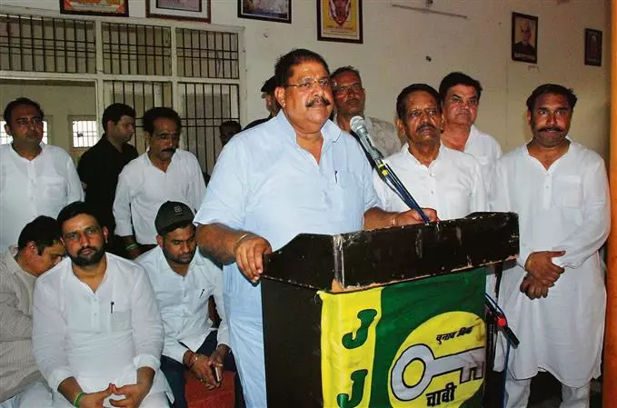 HARYANA :  जेजेपी के अजय सिंह चौटाला ने करनाल में पार्टी कार्यकर्ताओं से मुलाकात की