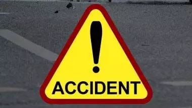 Accident: बस-ट्रक के बीच टक्कर में 4 लोगों की मौत, 2 घायल