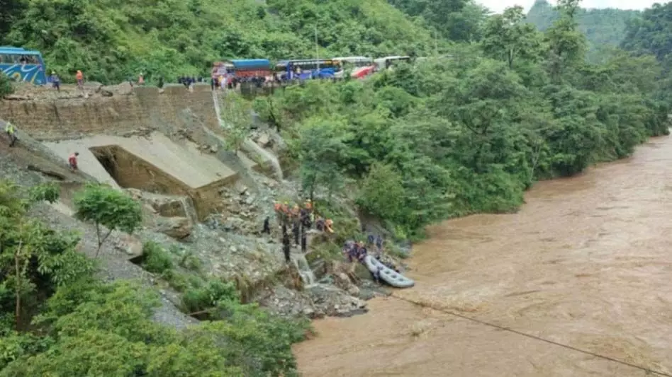 Accident in Nepal: नेपाल में बड़ा हादसा