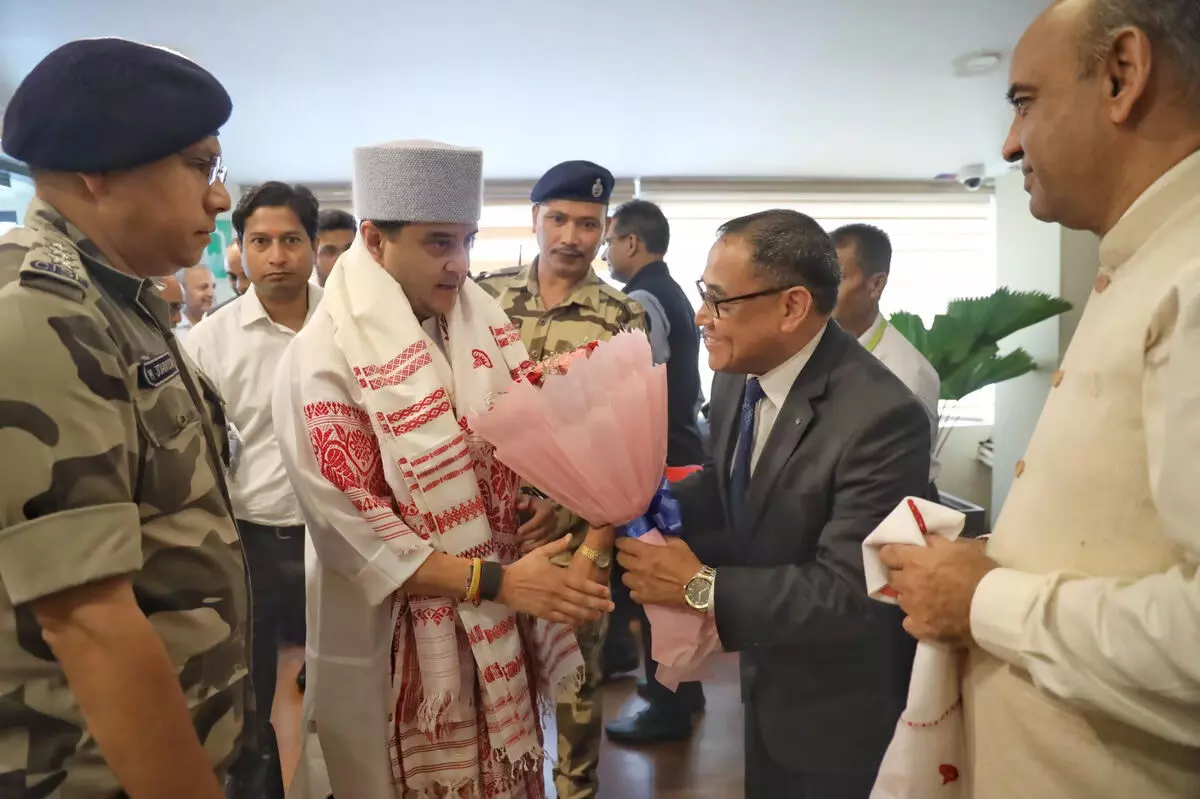 ASSAM : ज्योतिरादित्य सिंधिया पूर्वोत्तर के दो दिवसीय दौरे के लिए गुवाहाटी पहुंचे