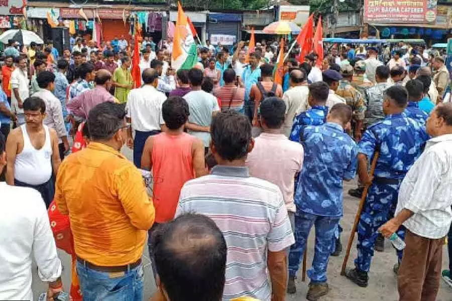 रायगंज उपचुनाव के बाद Trinamool-Congress आमने-सामने, उत्तर दिनाजपुर में हिंसा जारी