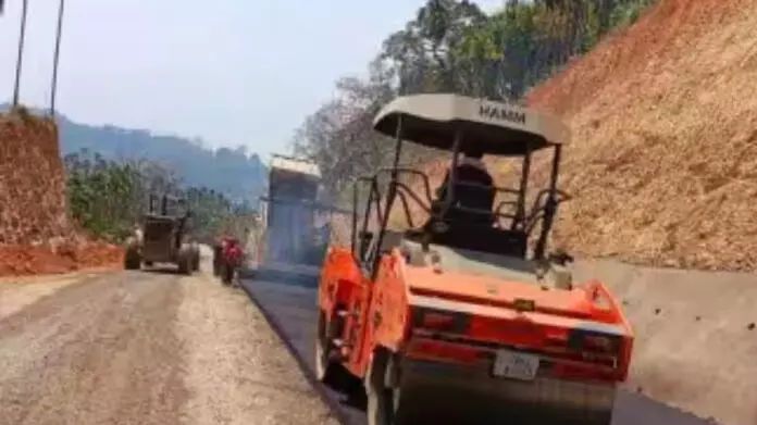पूर्वोत्तर में संपर्क सुधारने के लिए Assam, Tripura के लिए सड़कों को मंजूरी दी