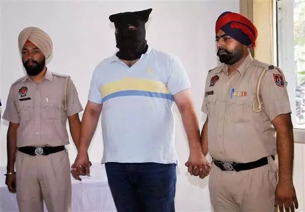 Amritsar पुलिस ने अपराध सिंडिकेट मामले में दो और लोगों को किया गिरफ्तार