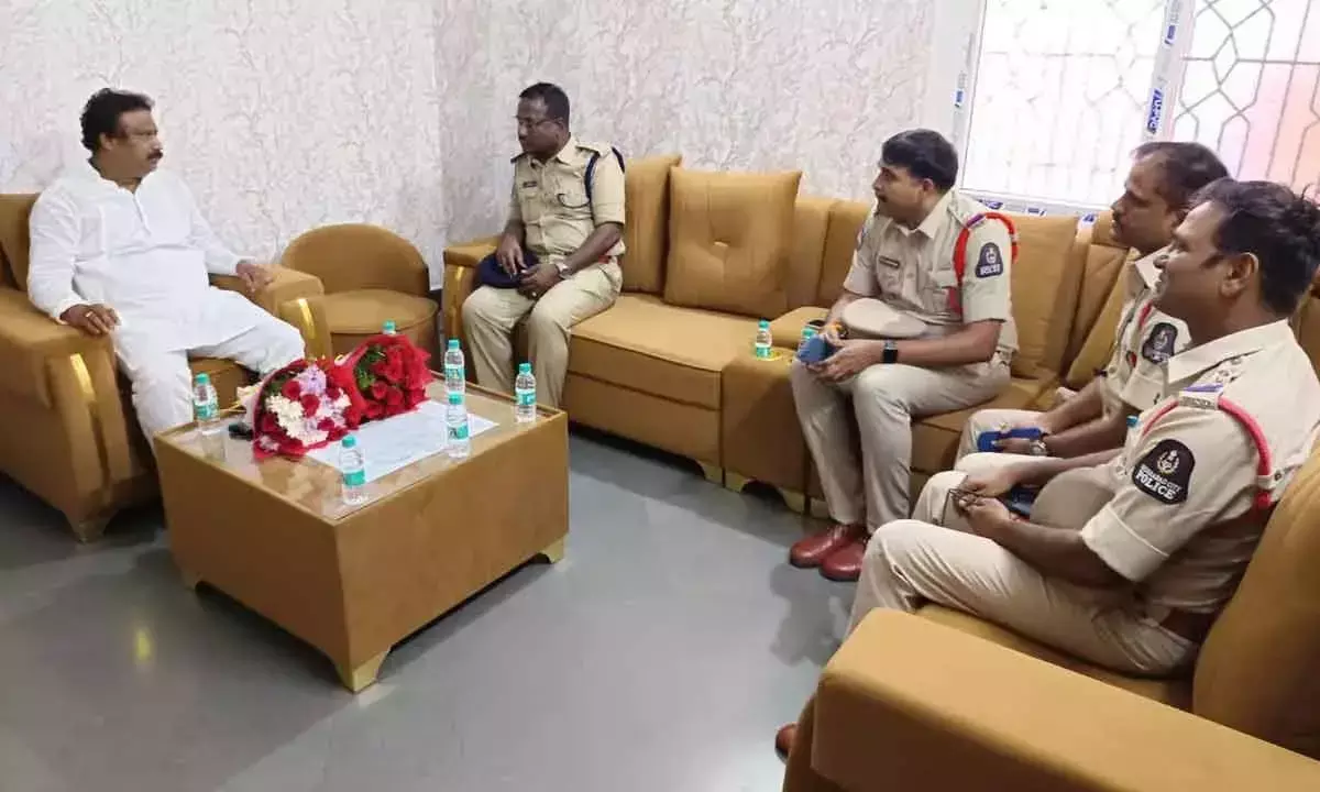 Cantt MLA श्री गणेश ने पुलिस अधिकारियों के साथ समीक्षा बैठक की