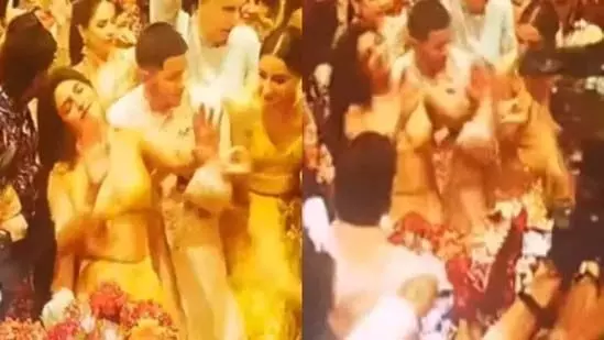 Anant Ambani की शादी में अनन्या पांडे ने निक जोनास को दिया धक्का