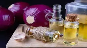 Onion Oil Vs Rosemary Oil: डर्मेटोलॉजिस्ट ने बताया बालों की ग्रोथ के लिए कौन सा तेल हैं अच्छा