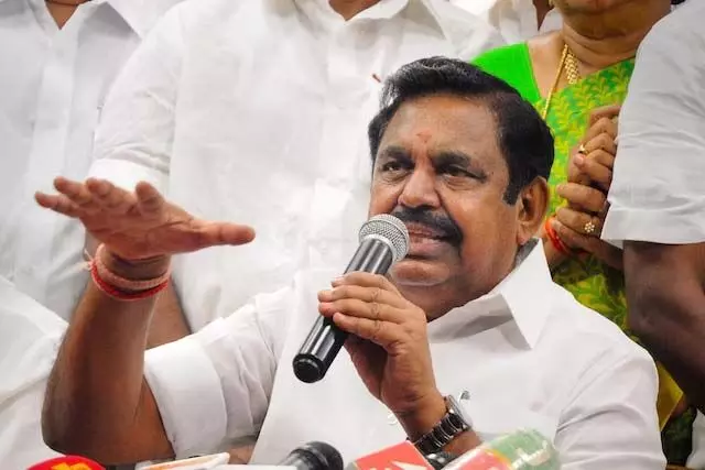 Karnataka:पलानीस्वामी ने कर्नाटक सरकार और डीएमके की आलोचना की