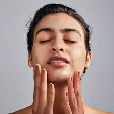 Skin डॉक्टर ने बताया धूप से झुलसी त्वचा का कैसे रखे ख्याल