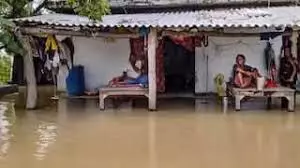 UTTARPRADESH  : भारी बारिश के बाद बाढ़ में घिरे यूपी के 800 गांव