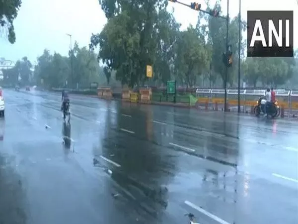 Delhi के कई इलाकों में बारिश, कई इलाकों में जलभराव की खबर