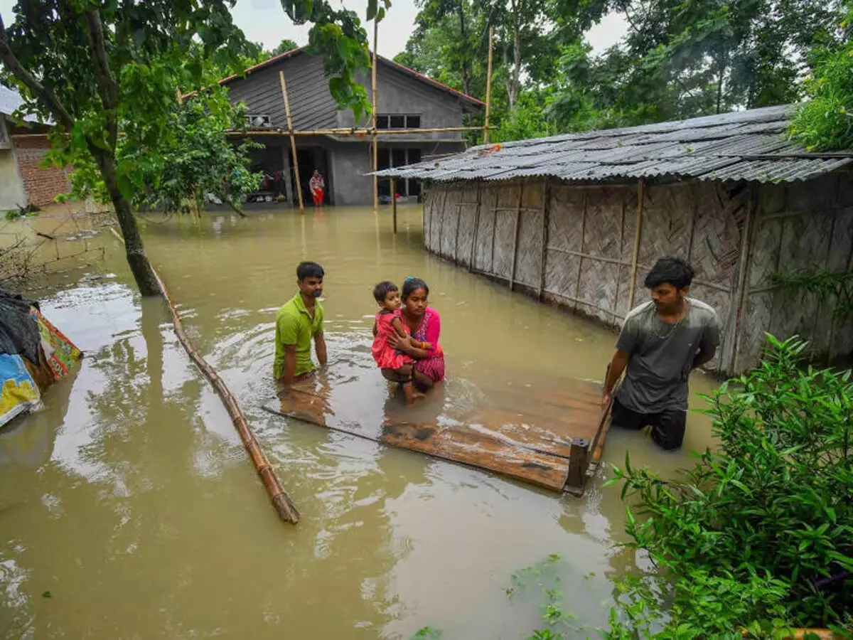 ASSAM : 159 गांव बाढ़ की चपेट में, शिवसागर जिले में 79,830 लोग प्रभावित