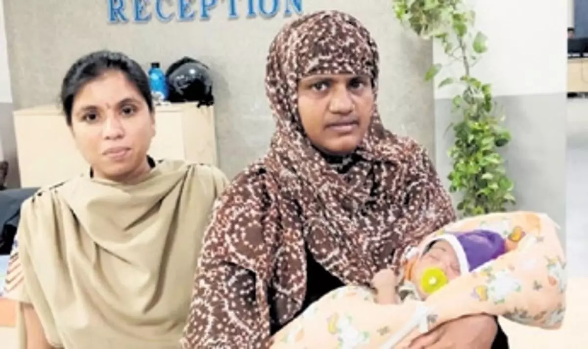 Telangana के एक व्यक्ति ने 18 दिन की बेटी को 1.5 लाख रुपये में बेचा, गिरफ्तार